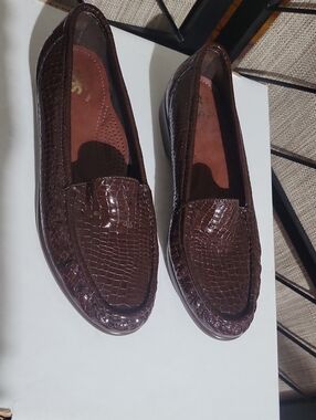 SAS Woman's Dark Brown Croc-Embossed Leather Slip-On Loafers